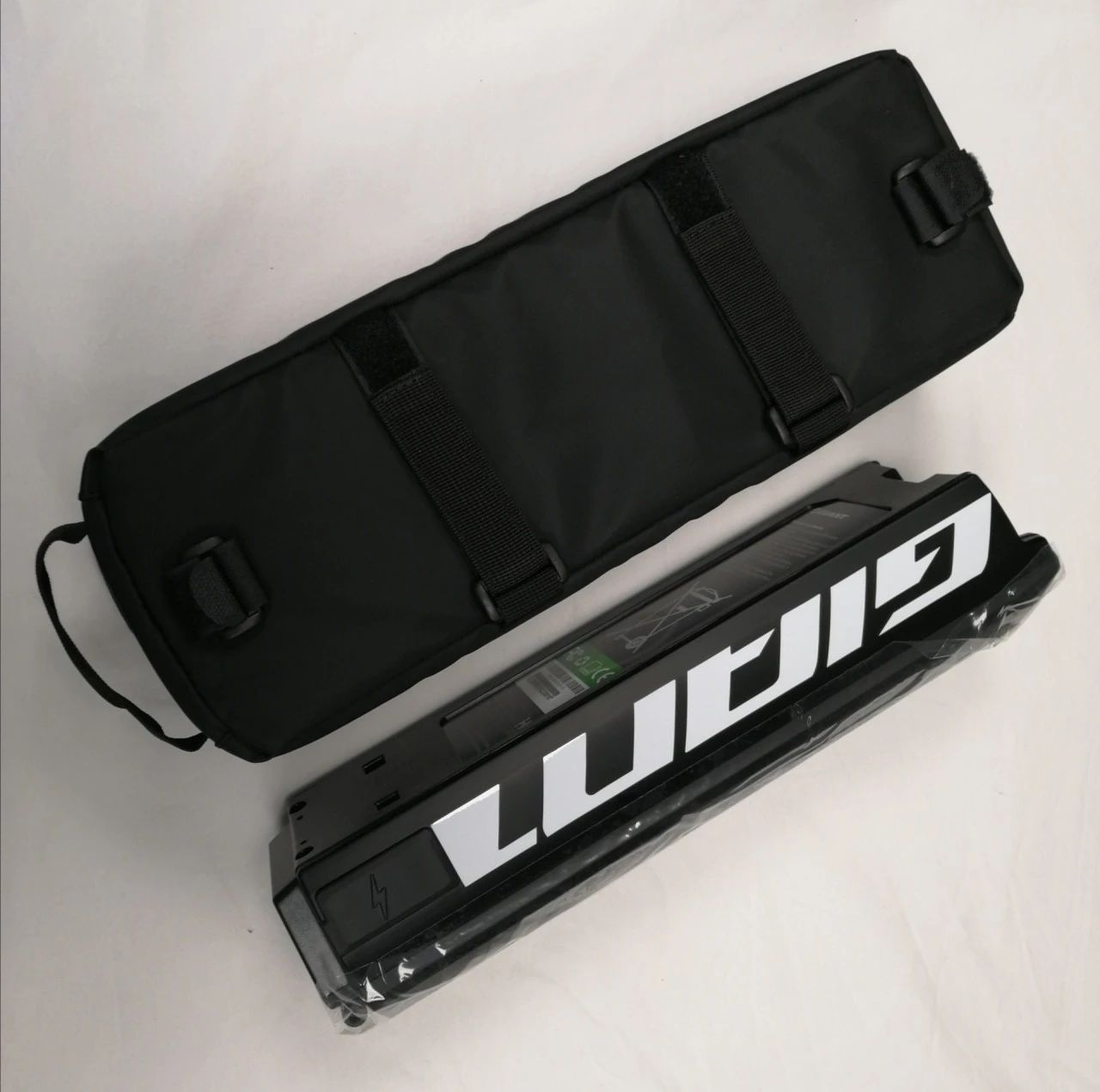 Giant EnergyPak Top-Release 500WH Akku Schwarz Matt/Logo Weiss 3 Pin 3 Giant EnergyPak Top-Release 500WH Akku Schwarz Matt/Logo Weiss 3 Pin